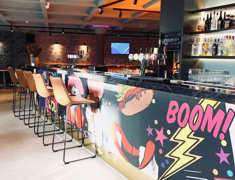 Hotel The Globe in Amsterdam UZO bar restaurant